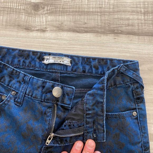 Free People Black Floral Background Jeans - 25 - Picture 4 of 13